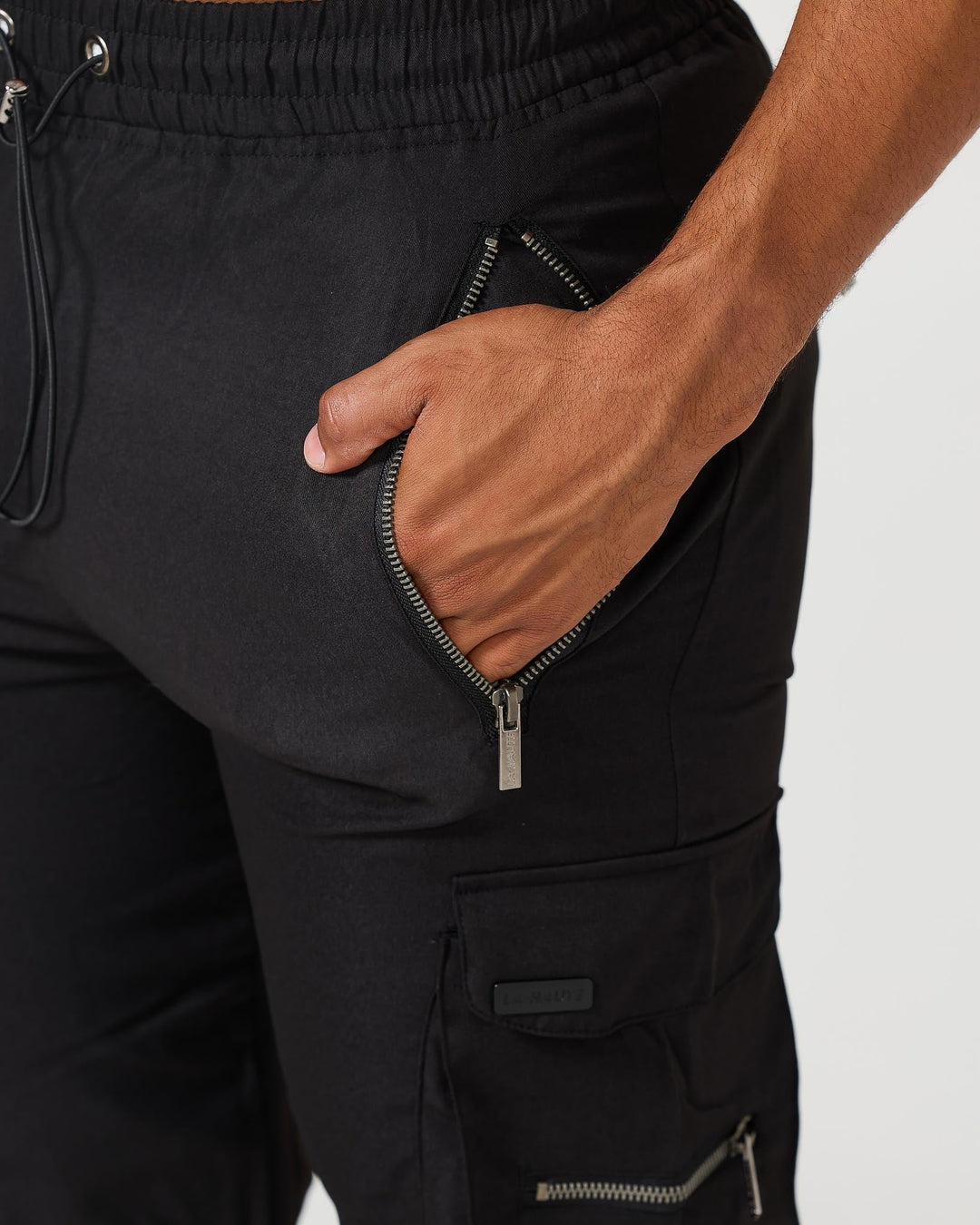 Winterfeld | Schwarze Cargo-Hose (1 kaufen, 1 GRATIS dazu)